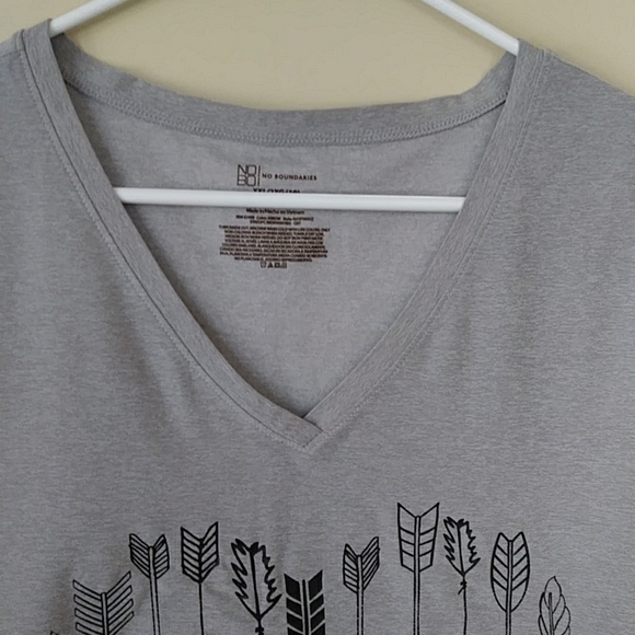 No Boundaries Arrow V Neck SS T-Shirt Top XXL Gray - Picture 4 of 7
